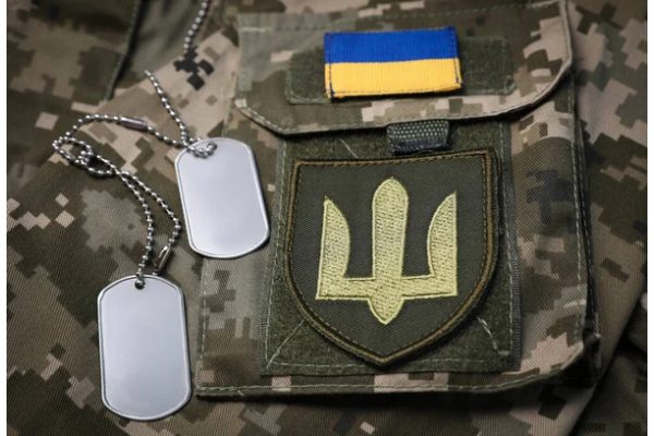 Як доглядати за одягом із нашивками, щоб вони не відклеїлись